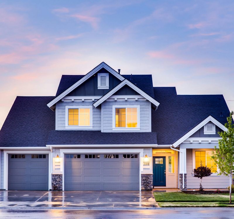 pexels-binyaminmellish-106399